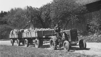 Tires on a tractor, approx. 1930