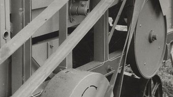 Conveyor belt drive (Contiflex) on a threshing machine, September 29, 1955