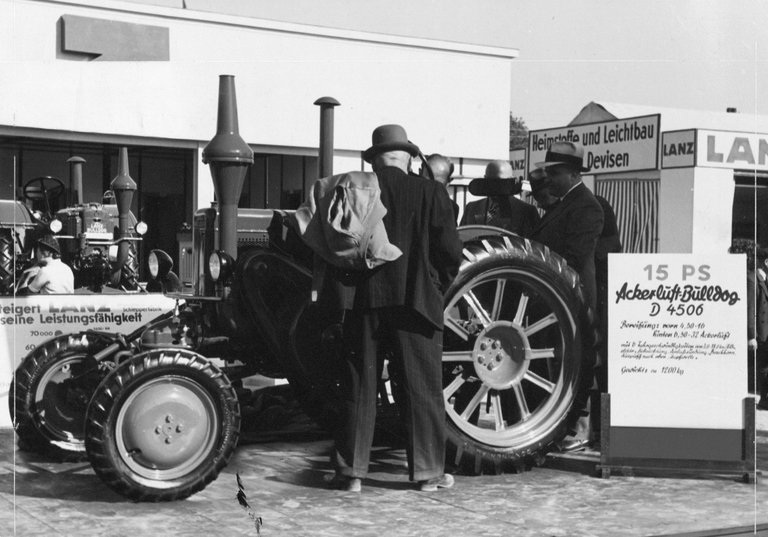Ackerluft-Bulldog mit Continental-Reifen 1939