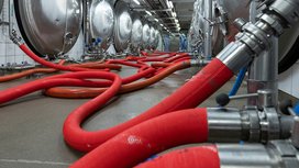 Hygienisch, flexibel und langlebig – Continental-Schläuche sorgen für hohe Prozesssicherheit bei Oettinger Brauerei